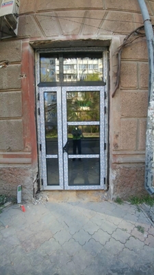 Алюминиевые двери из тёплого алюминиевого профиля Куртоглу 74Т.